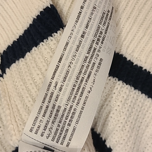 Abercrombie and Fitch women’s white black striped longsleeve sweater size M EUC - Picture 4 of 4